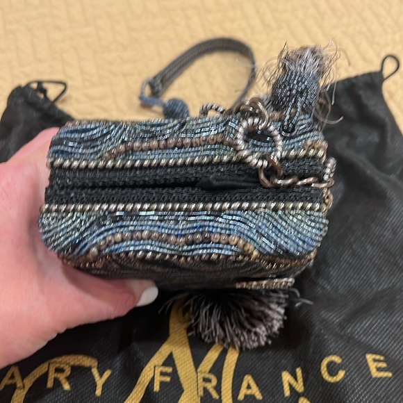 Mary Frances bag with dust cover - Picture 5 of 9